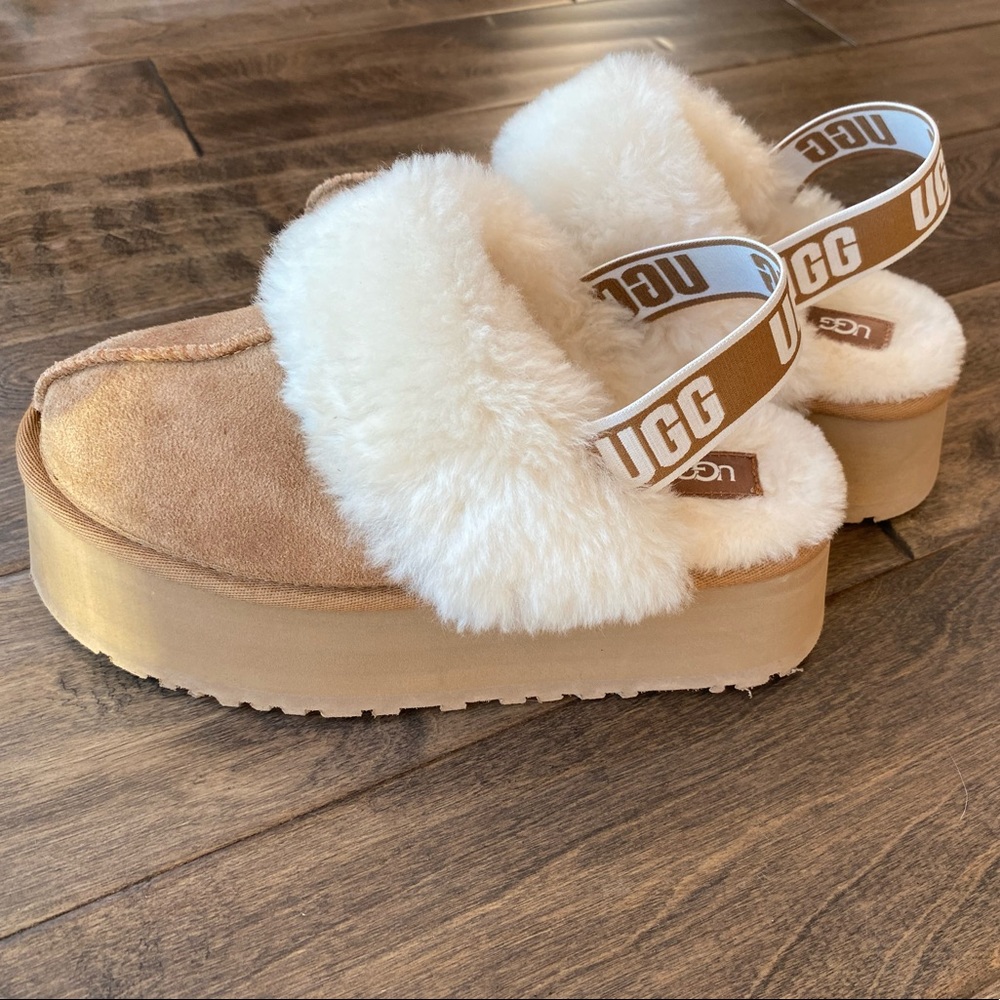 Brand new UGG Funkette Platform in Chestnutt
